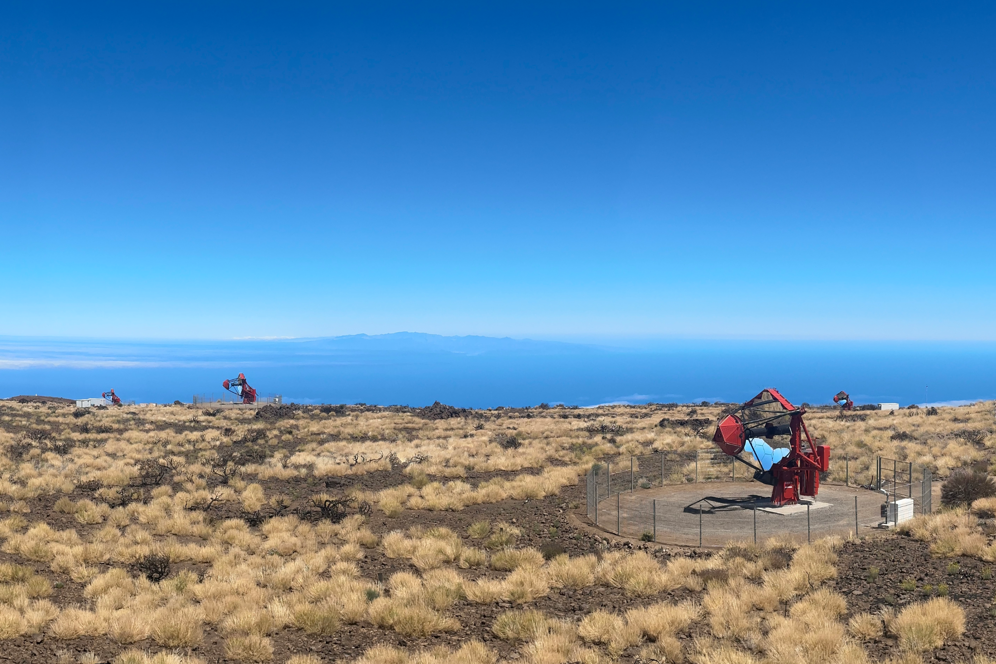 I telescopi dell'ASTRI Mini-Array sull’altopiano del Teide.